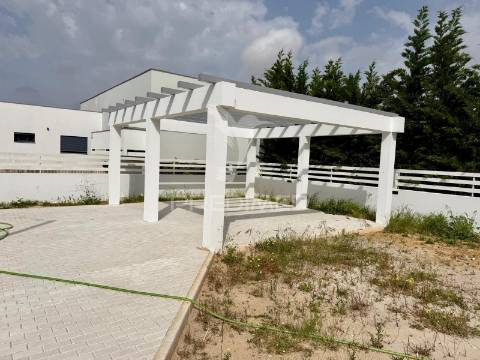 Moradia t4 de luxo isolada em azeitão