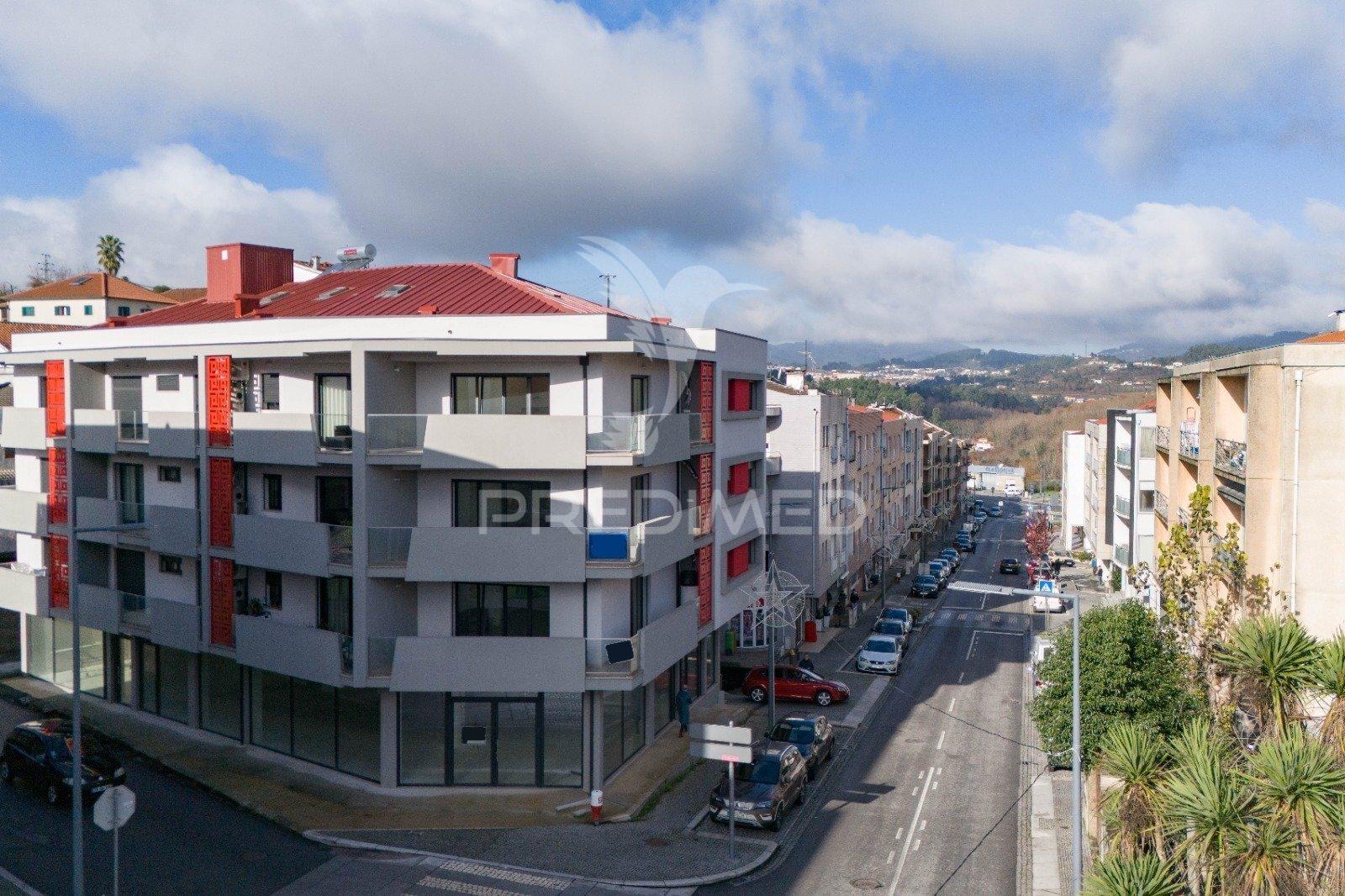 Loja para comercio e serviços com 116 m2 centro da vila, arco de baúlhe