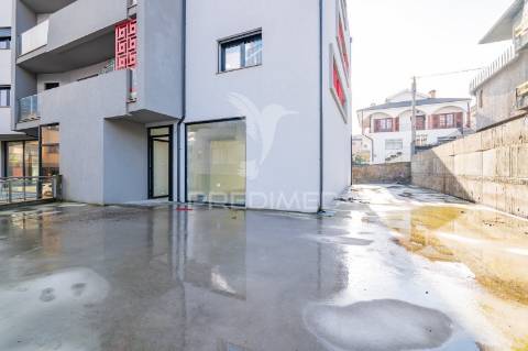 Loja para comercio e serviços com 116 m2 centro da vila, arco de baúlhe