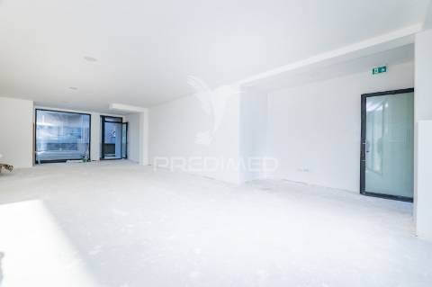 Loja para comercio e serviços com 116 m2 centro da vila, arco de baúlhe