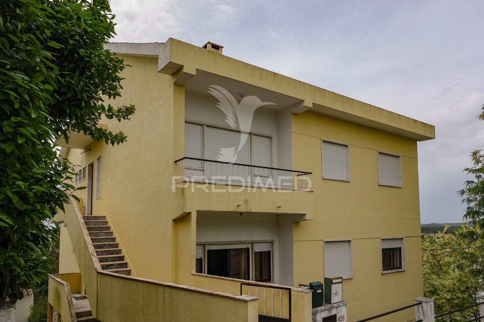 Apartamento t4 remodelado em abrantes.