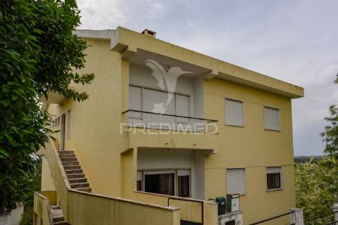 Apartamento t4 remodelado em abrantes.