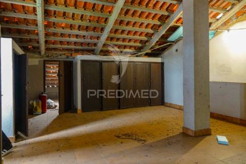 Apartamento t4 remodelado em abrantes.