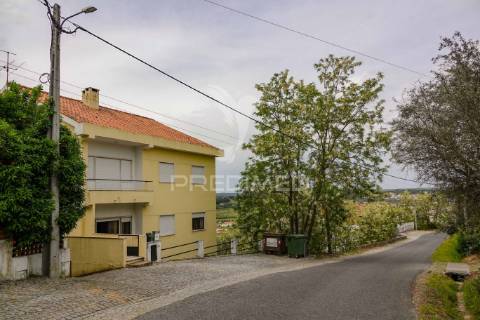 Apartamento t4 remodelado em abrantes.