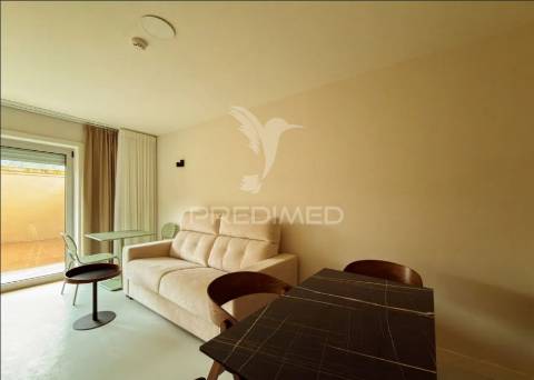 Estúdio t1 novo, mobilado e c/ terraço privado junto à universidade lusíadas