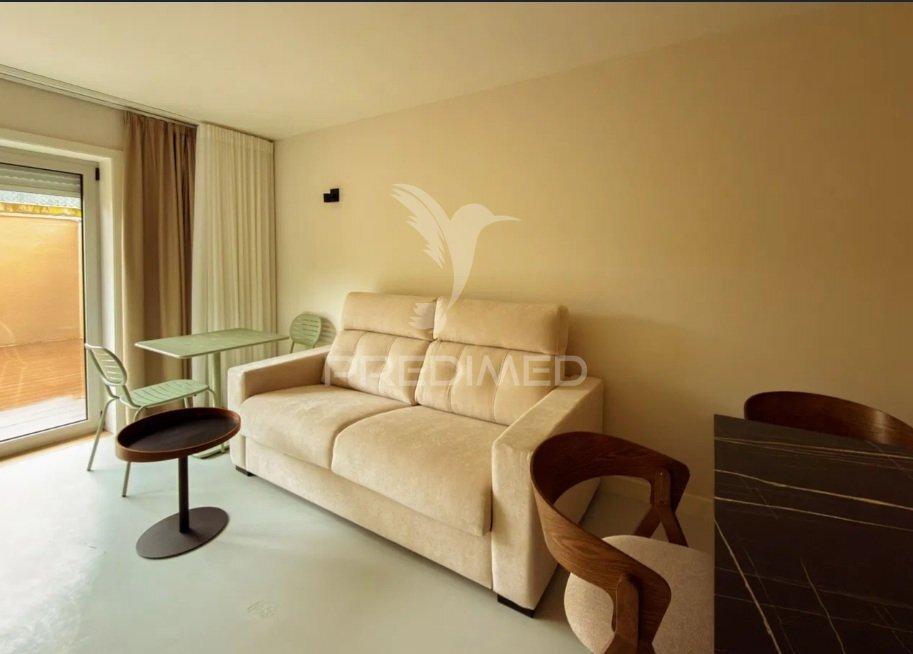 Estúdio t1 novo, mobilado e c/ terraço privado junto à universidade lusíadas