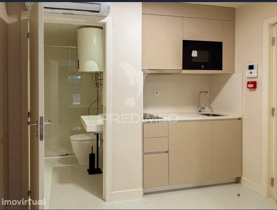 Estúdio t1 novo, mobilado e c/ terraço privado junto à universidade lusíadas