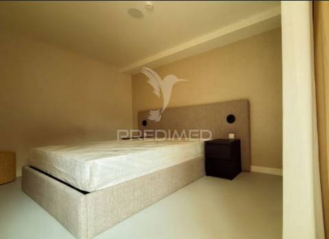 Estúdio t1 novo, mobilado e c/ terraço privado junto à universidade lusíadas