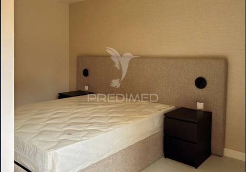 Estúdio t1 novo, mobilado e c/ terraço privado junto à universidade lusíadas