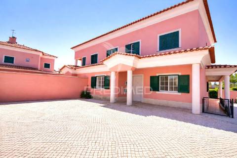 Moradia  geminada albarraque
