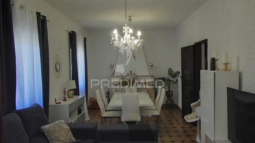 Moradia bi-familiar com enorme potencial