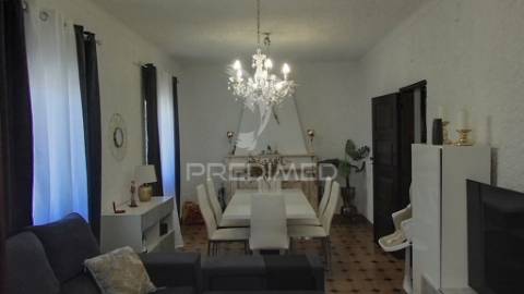 Moradia bi-familiar com enorme potencial