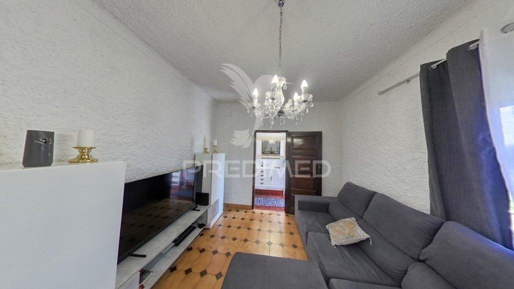 Moradia bi-familiar com enorme potencial