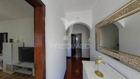 Moradia bi-familiar com enorme potencial