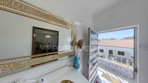 Moradia bi-familiar com enorme potencial