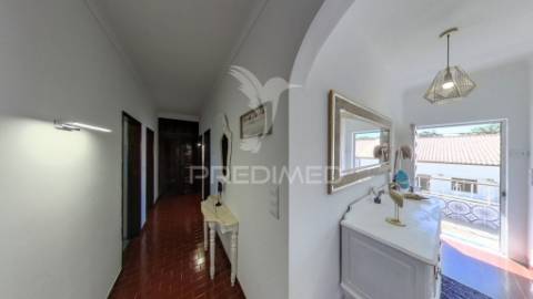 Moradia bi-familiar com enorme potencial