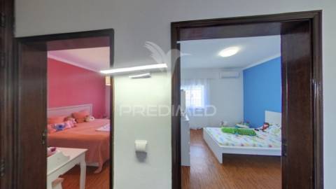 Moradia bi-familiar com enorme potencial