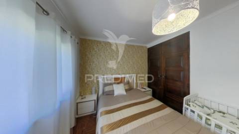 Moradia bi-familiar com enorme potencial