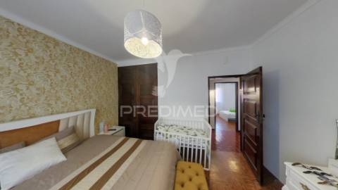 Moradia bi-familiar com enorme potencial