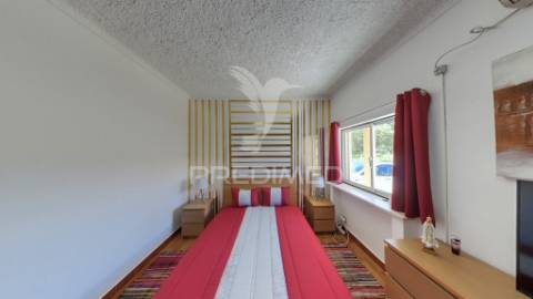 Moradia bi-familiar com enorme potencial