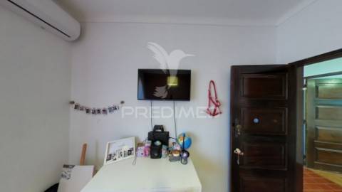 Moradia bi-familiar com enorme potencial