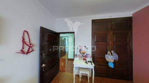 Moradia bi-familiar com enorme potencial