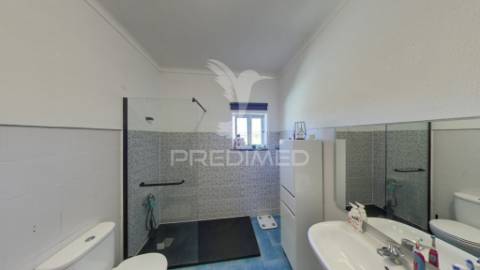 Moradia bi-familiar com enorme potencial