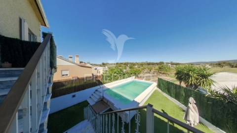 Moradia bi-familiar com enorme potencial