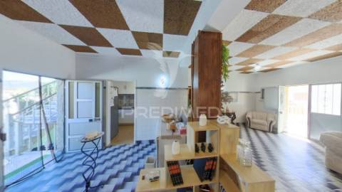 Moradia bi-familiar com enorme potencial