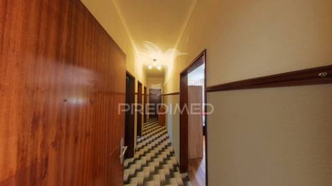 Moradia bi-familiar com enorme potencial