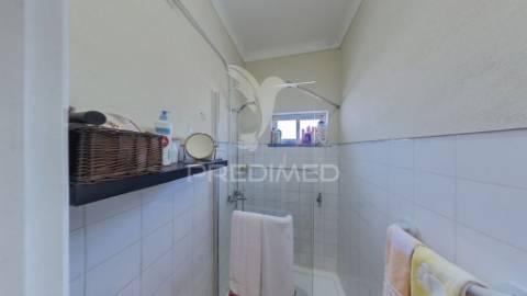 Moradia bi-familiar com enorme potencial