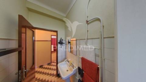 Moradia bi-familiar com enorme potencial