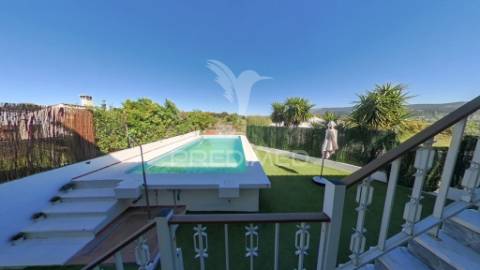 Moradia bi-familiar com enorme potencial