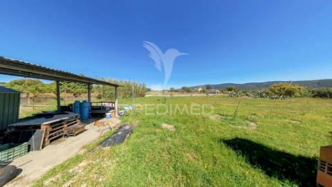 Moradia bi-familiar com enorme potencial