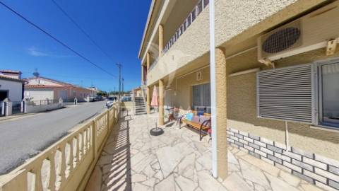 Moradia bi-familiar com enorme potencial