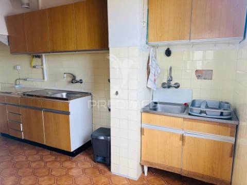 Apartamento t2, boa localização, lavradio : barreiro