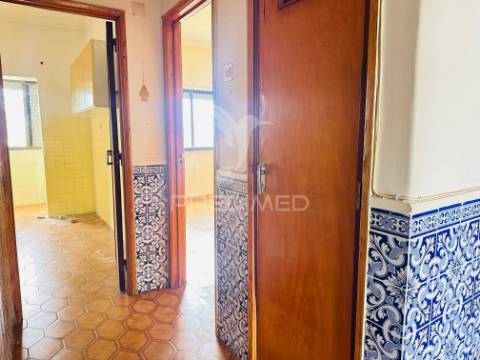 Apartamento t2, boa localização, lavradio : barreiro