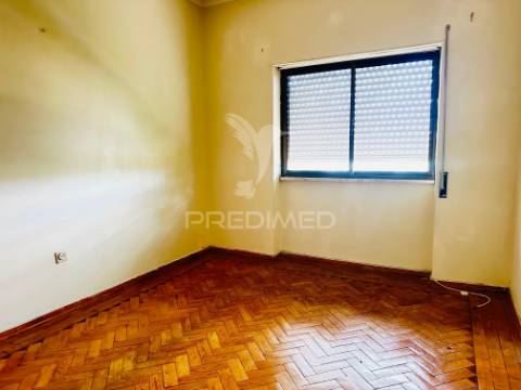 Apartamento t2, boa localização, lavradio : barreiro