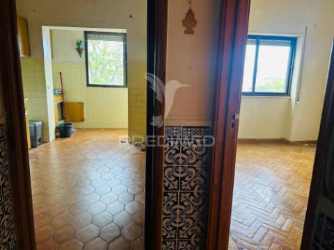 Apartamento t2, boa localização, lavradio : barreiro