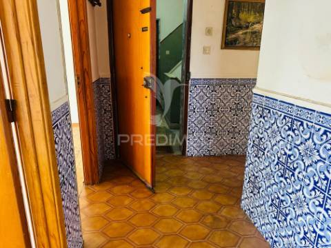 Apartamento t2, boa localização, lavradio : barreiro