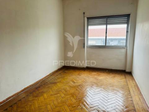 Apartamento t2, boa localização, lavradio : barreiro