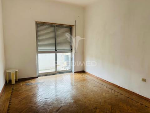 Apartamento t2, boa localização, lavradio : barreiro