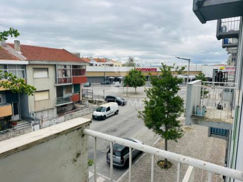 Apartamento t2, boa localização, lavradio : barreiro