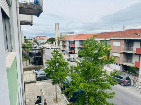 Apartamento t2, boa localização, lavradio : barreiro