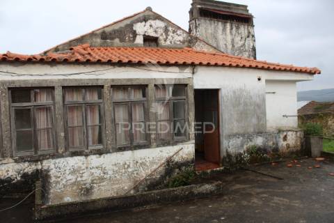 Excelente negócio 2 moradias e cinco mil metros urbanos