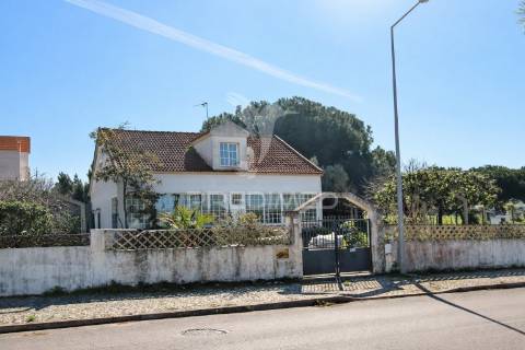 Moradia independente com lote de 502 m2 na lagoa de albufeira