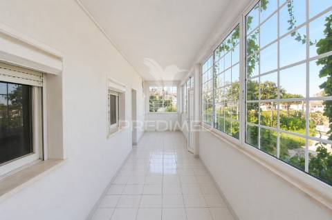 Moradia independente com lote de 502 m2 na lagoa de albufeira