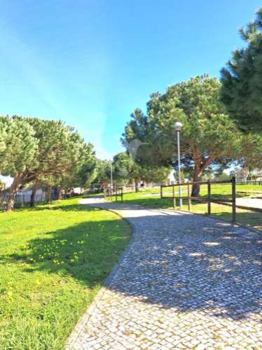 Moradia independente com lote de 502 m2 na lagoa de albufeira