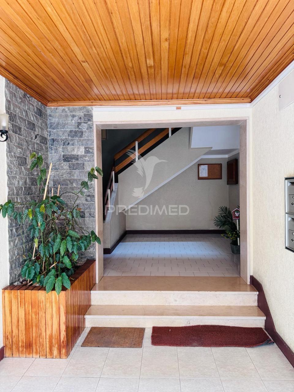 Apartamento t3 com excelente exposição solar em setúbal