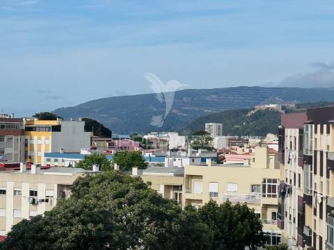 Apartamento t3 com excelente exposição solar em setúbal